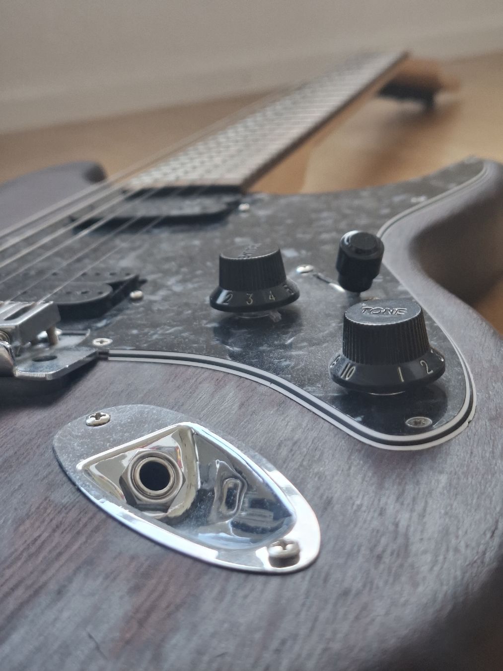 Instruments de musique: Selbst gebastelte E-Gitarre - Dekoelement – D'occasion à Aadorf par Timzanetti 3