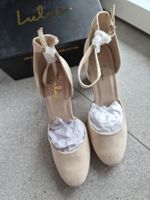 Lulus Pumps "Laura" nude, Blockabsatz mit Goldakzent, Gr. 42