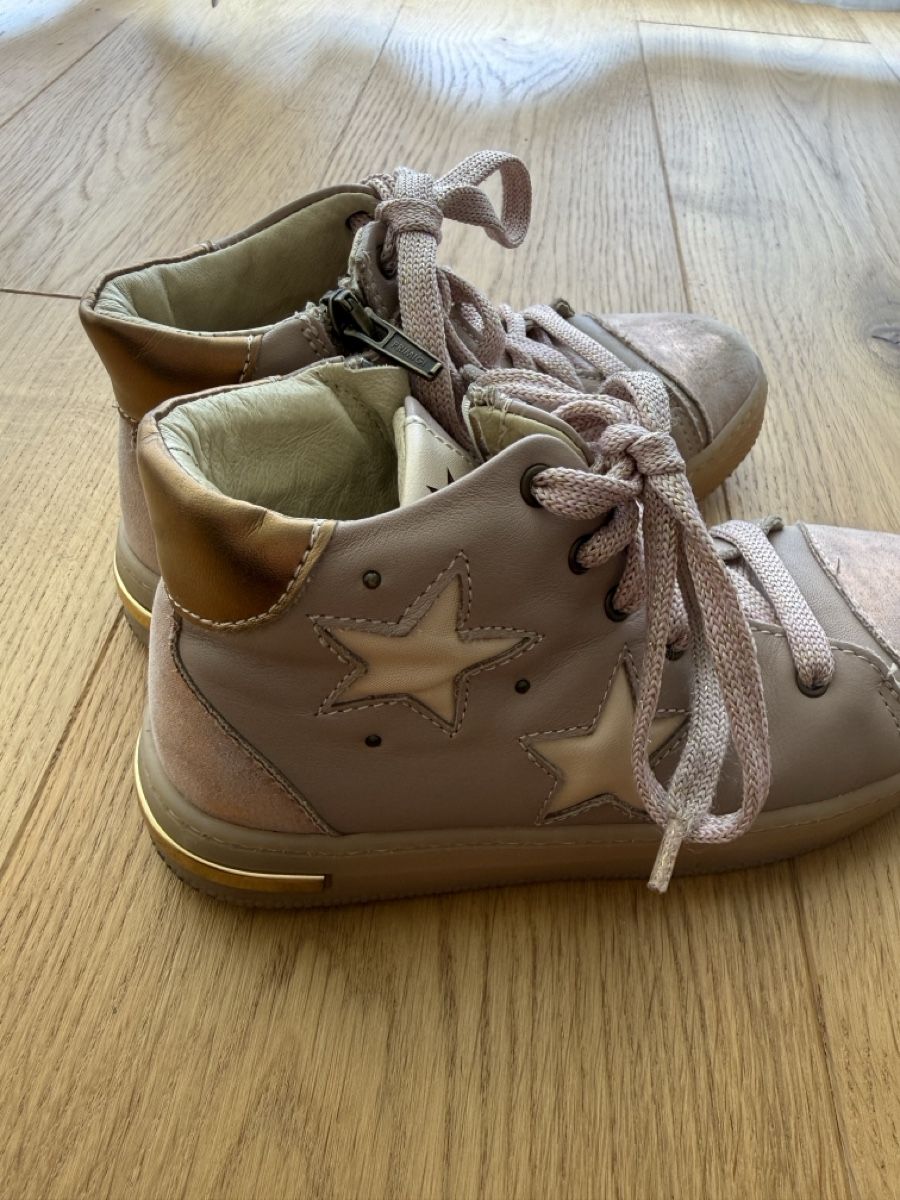 Primigi Scarpe per ragazze: Primigi Schuhe mit Sternen, Grösse 30 – Usato da Grenchen venduto da Veracava