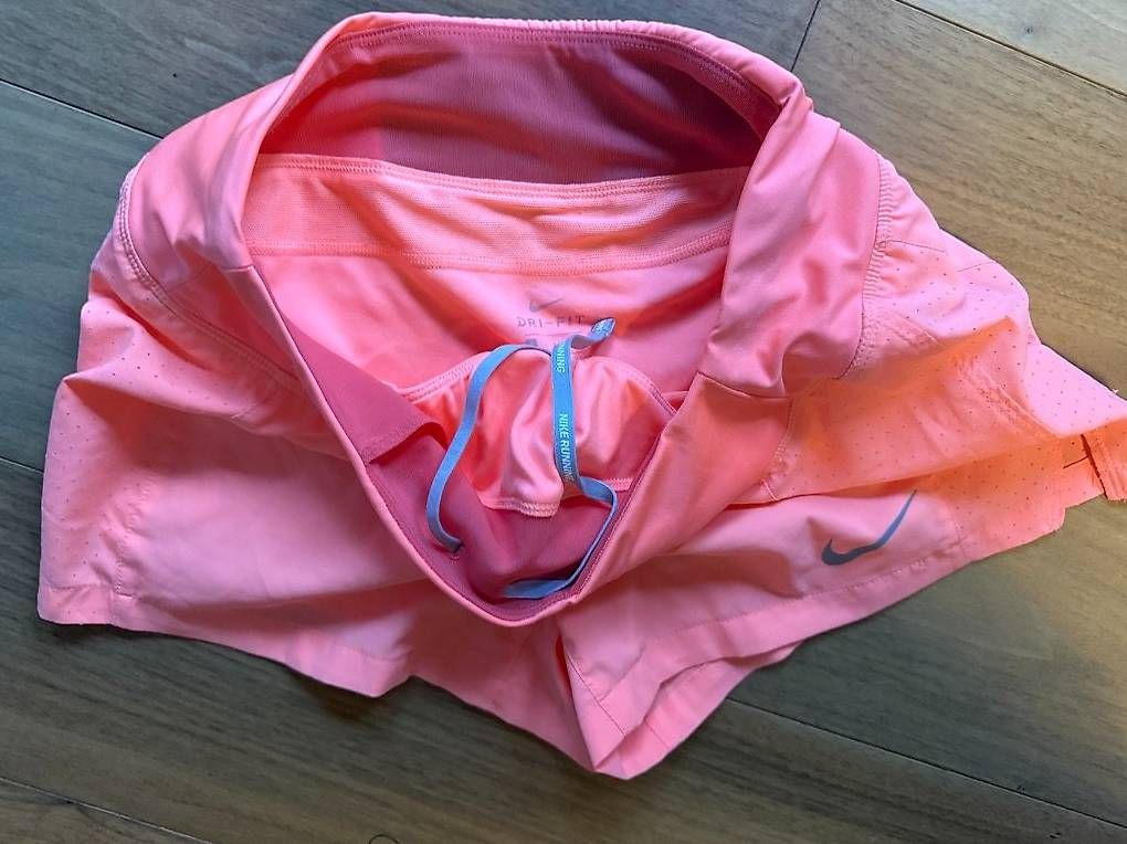 Nike Pantaloni: Shorts Nike - S – Usato da St-Sulpice VD venduto da juhdu 1