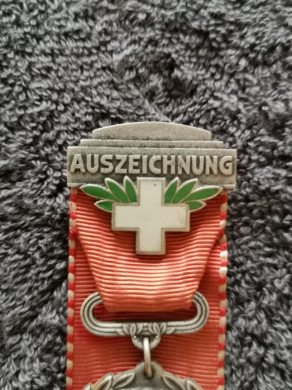 Medaglie: Eidg. Kleinkaliber Schützen-Abzeichen 1941 mit Band – Usato da Goldau venduto da MacPad 2