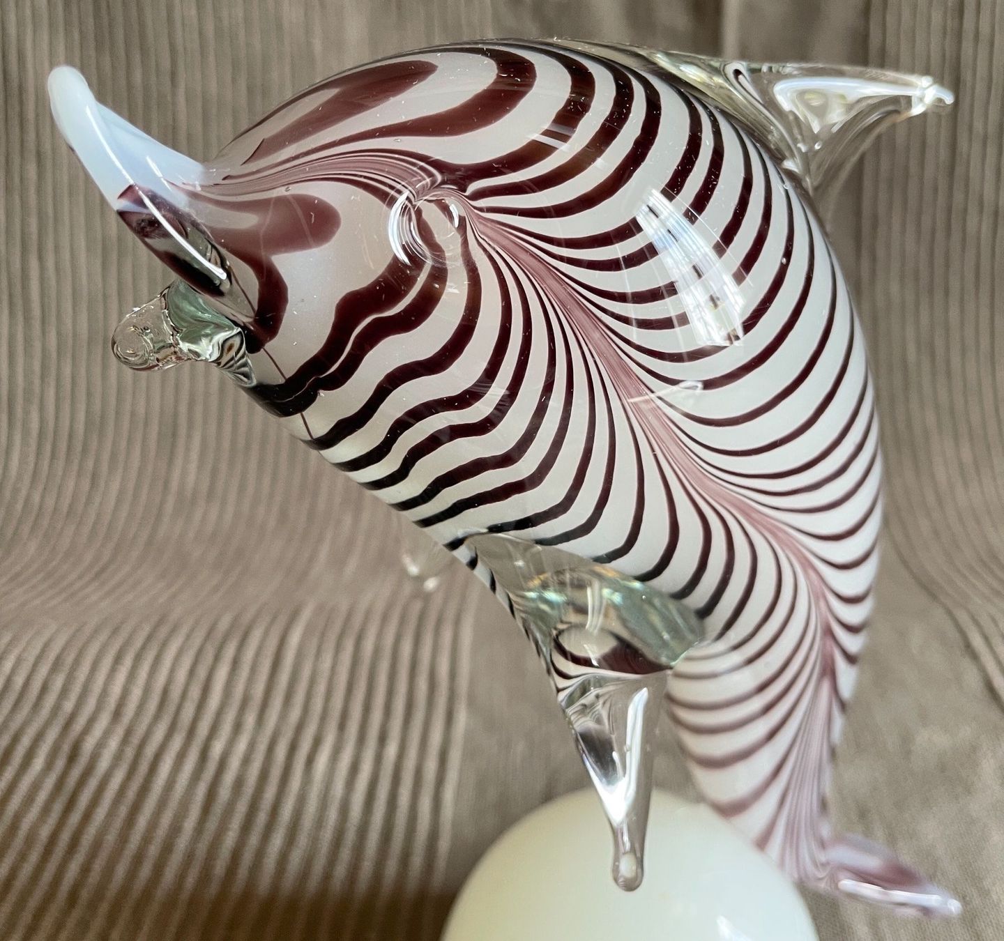 Murano Statuette: Delfin Glas von Murano weiss Zebramuster – Nuovo (secondo la descrizione) da Bern venduto da Chraebu2