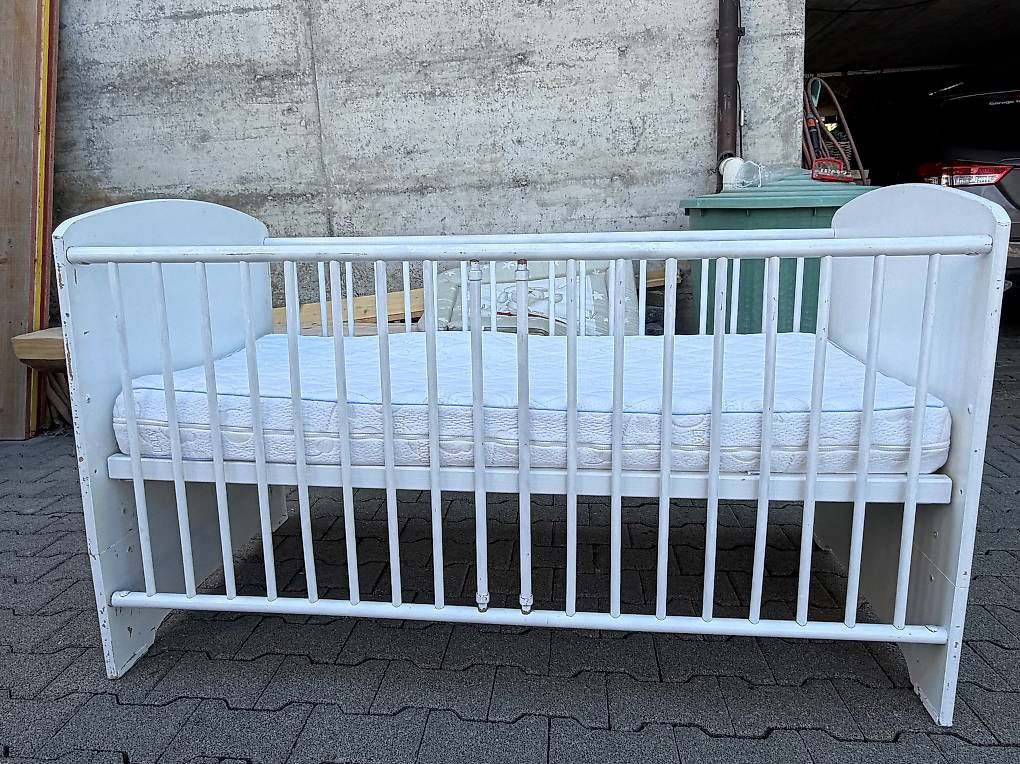 Lits: Babybett 70x140cm – D'occasion à meisterschwanden par menzi20032000