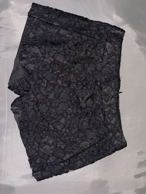 Schwarze Spitzen Shorts Gr. 34 elegant &amp; schick | Kaufen auf Ricardo