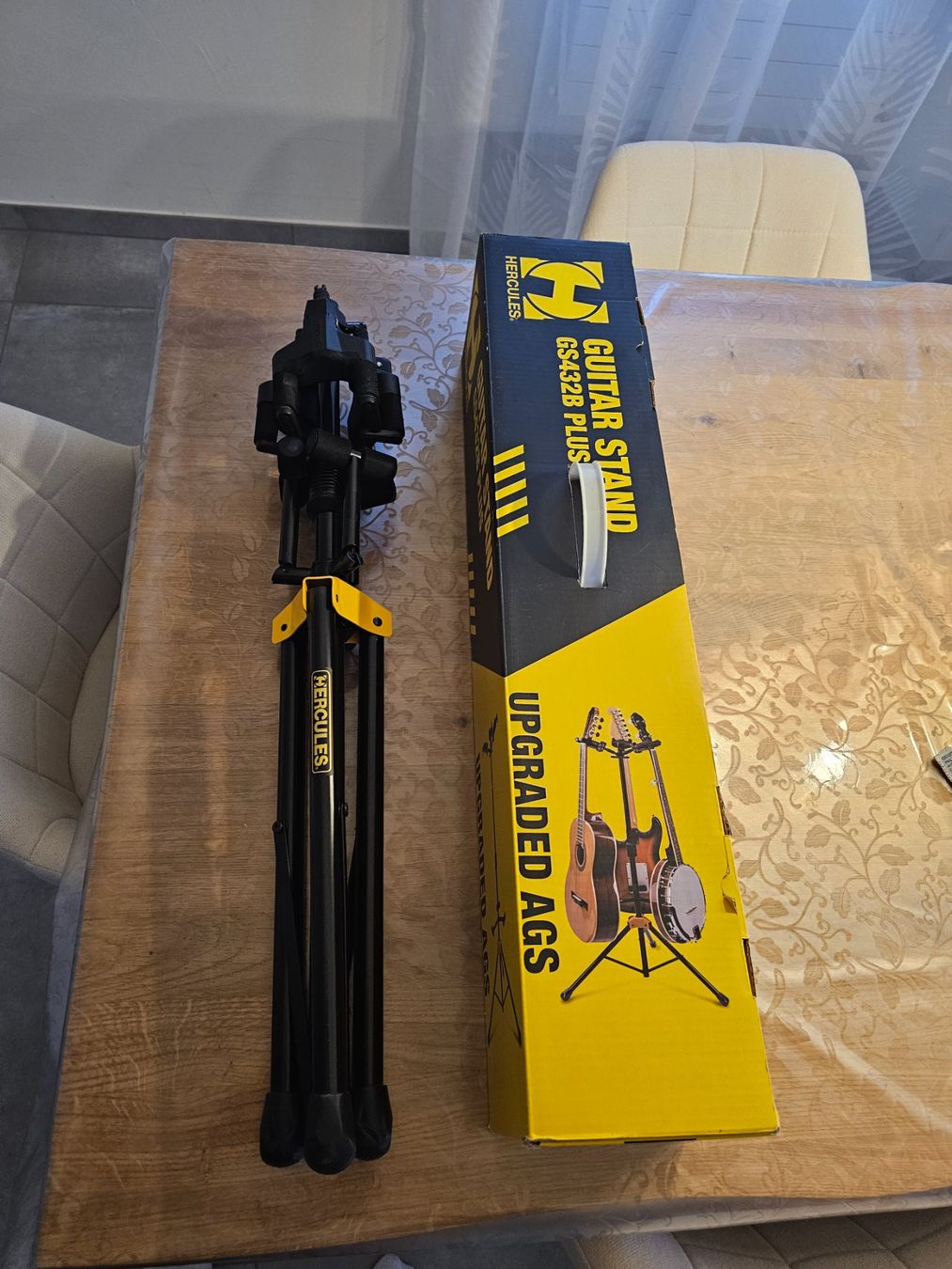 Hercules Supporti per strumenti musicali & leggii: Hercules GS432BPLUS Triple Guitar Stand – Usato da Gordola venduto da ale_z5t7