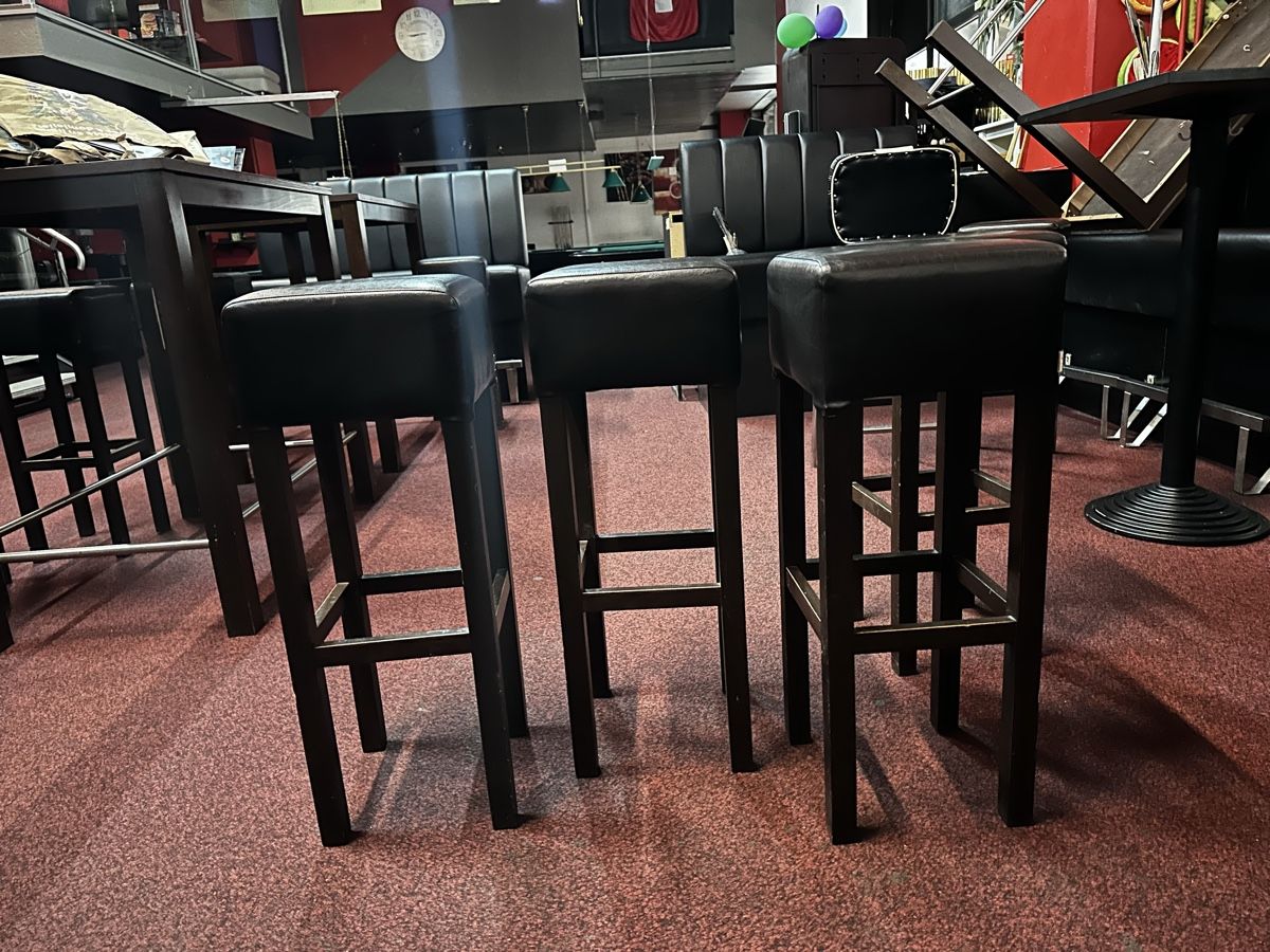 Tabourets: 4 Barhocker Kunstleder Braun – D'occasion à Kloten par Itrade