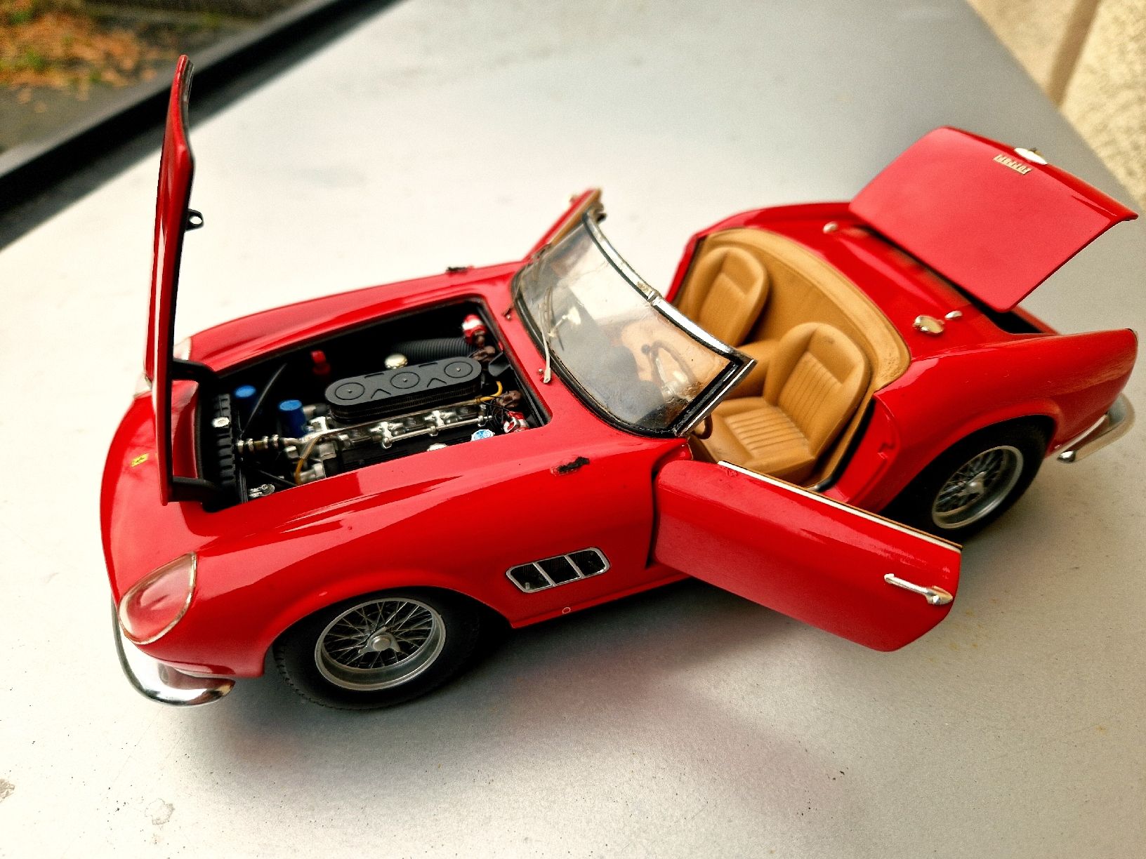 Hot Wheels Modellini d'auto: Ferrari 250 California Spider 1 18 – Usato da Undervelier venduto da Tufitufi7