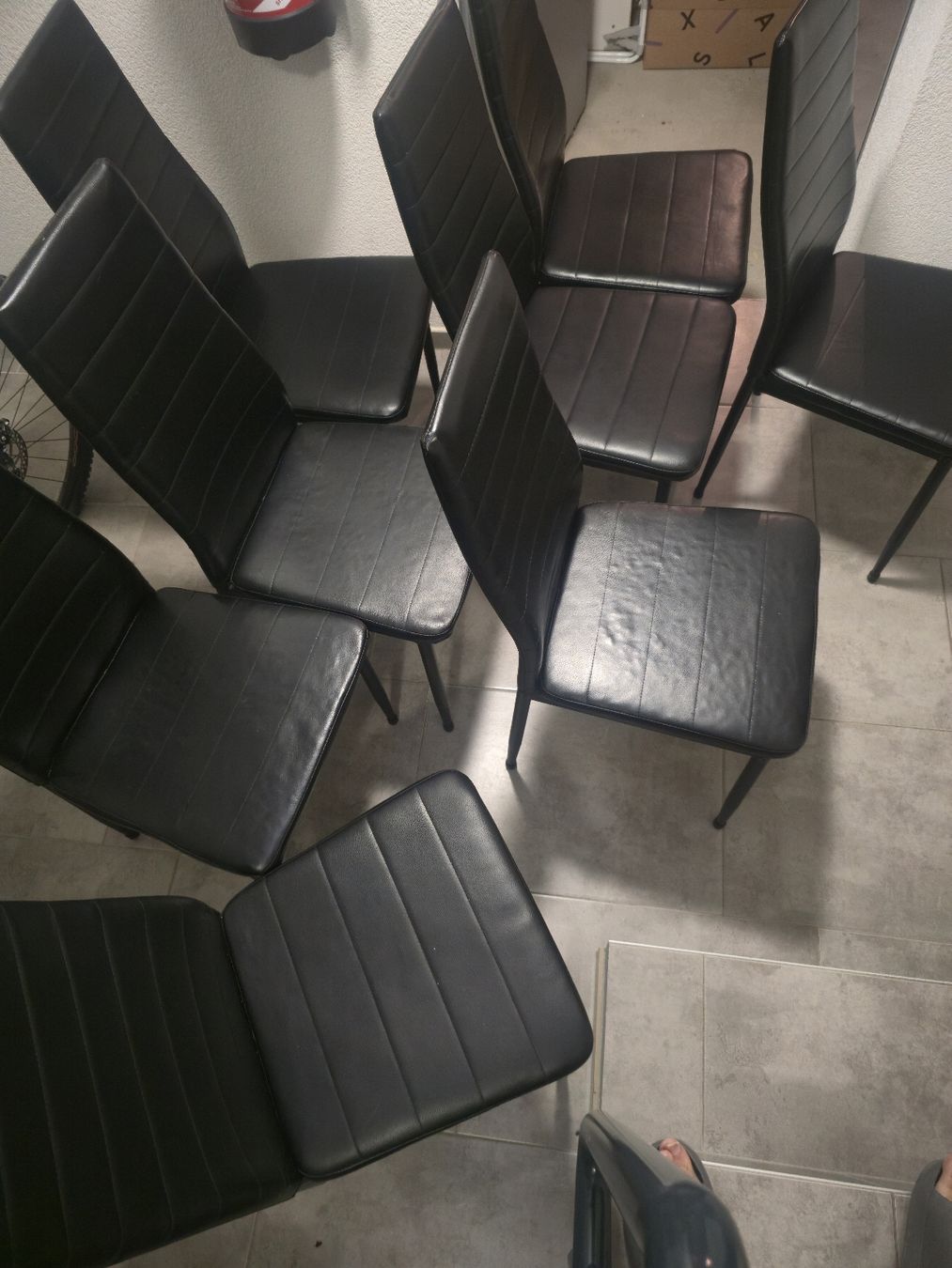 Sedie: Chaises noires cuir artificiel set de 8 usage normal  – Usato da Courtion venduto da RuiBraga