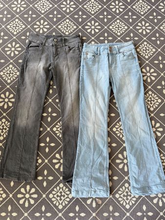 2 Bershka Jeans Bootcut grau und hellblau Grösse 40