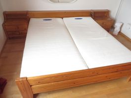 Schlafzimmerbett Bett 180/200 cm Doppelbett Lattenrost