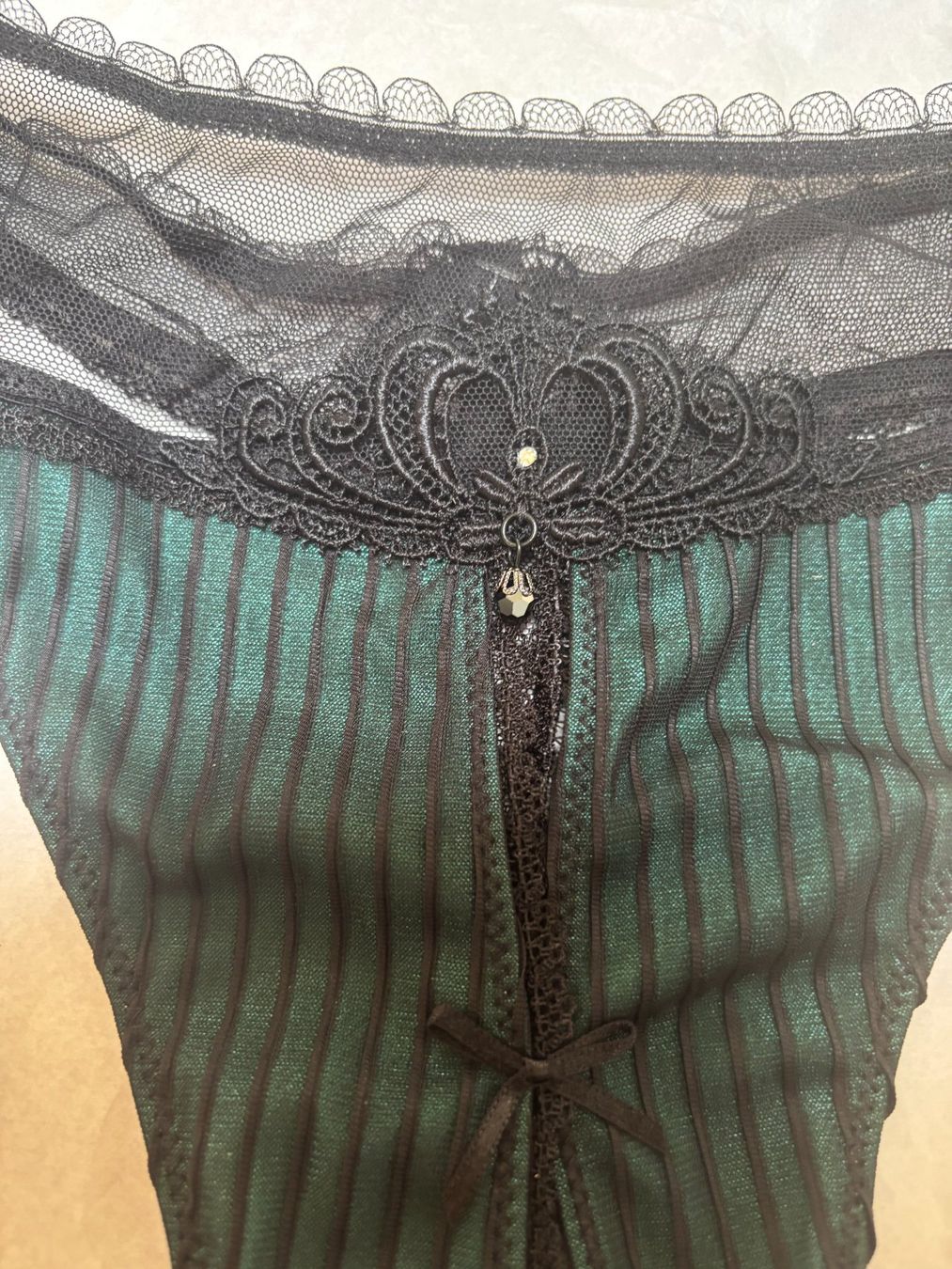 Altra biancheria intima: Valisere - 2x Neue Nuit Burlesque Strings - Grösse 40/42 – Nuovo (secondo la descrizione) da Zofingen venduto da Justizia_01 1