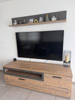TV-Möbel / Sideboard mit Wandregal