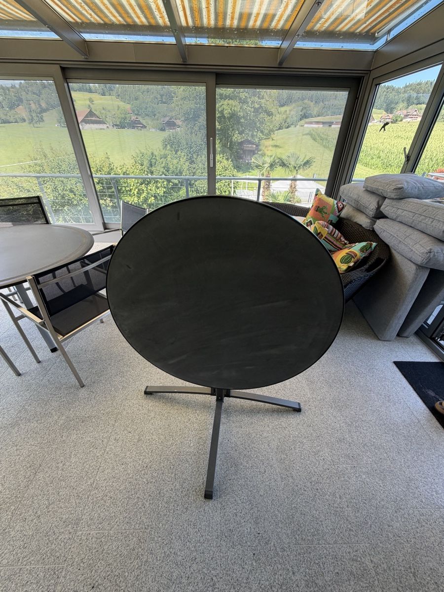 Tables: Runder Gartentisch Metall dunkelgrau Klappbar – D'occasion à Beckenried par chef3945 1