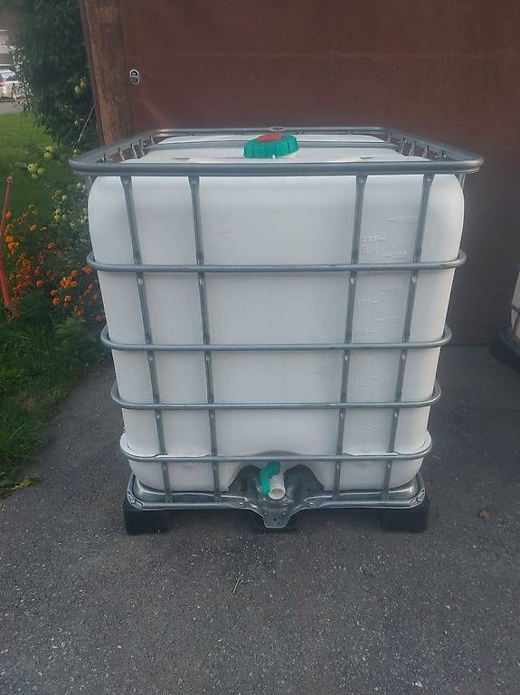 Abbeveratoi e trogoli: 1000 Liter Wassertank IBC – Usato da Siebnen venduto da Grosswis50 1
