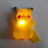 Pokemon - Nachtlicht / Lampe - Pikachu auf Rücken - MER