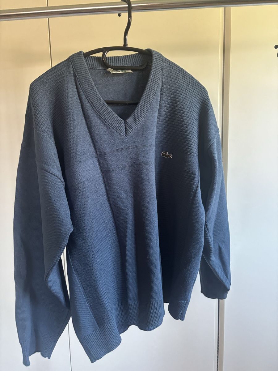 Lacoste Pullover & Sweatshirts: Pullover Lacoste V-Ausschnitt dunkelblau  – Gebraucht aus Stans von lin_psv7