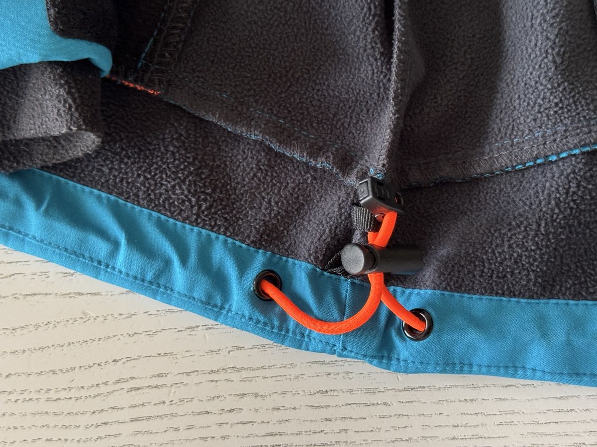 CMP Giacche & Cappotti: CMP Softshelljacke mit Kapuze blau schwarz Gr. 164 – Usato da Zürich venduto da Sunflower.15 5