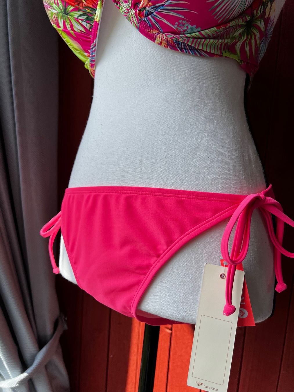 Roxy Badekleider & Bikinis: BH 75 Unterhose XL Roxy Neu Badeanzug – Neu und originalverpackt aus Riehen von edu_92w7 6