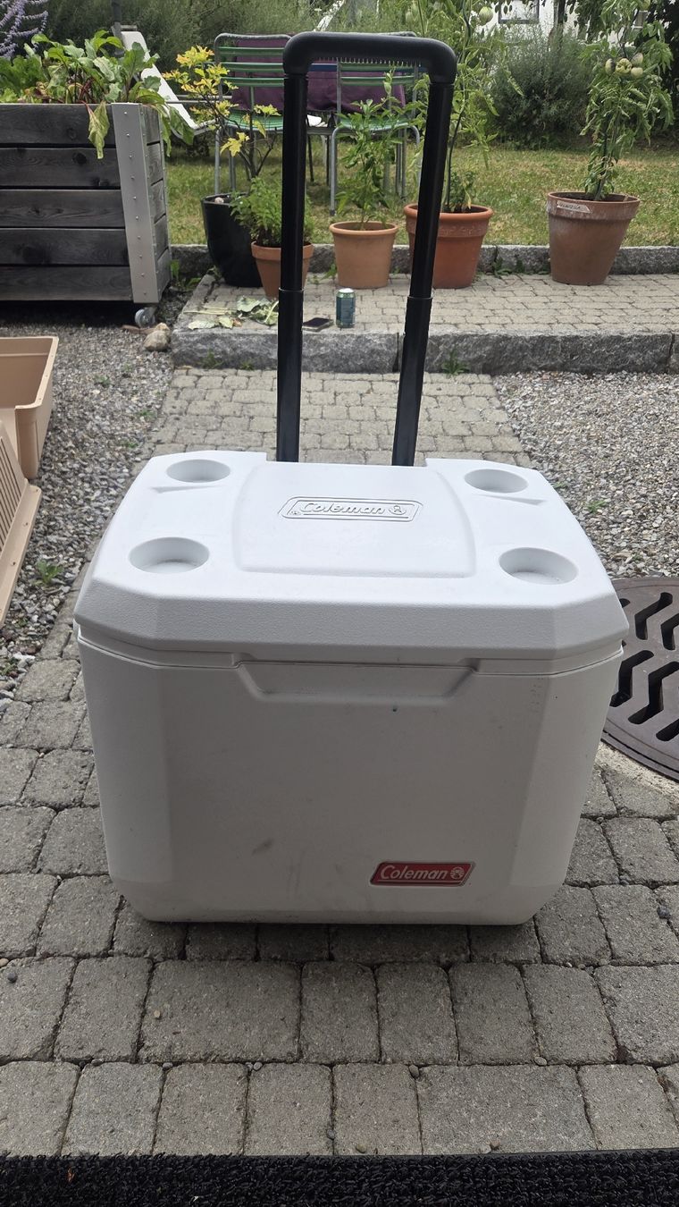 Coleman Kühlschränke & Kühlen: Kühlbox Coleman weiss mit Rollen – Gebraucht aus Winterthur von Lucinho92