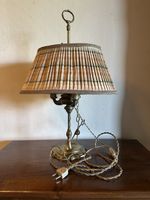 Vintage Lampe aus Messing, dreiarmig, warmes Licht