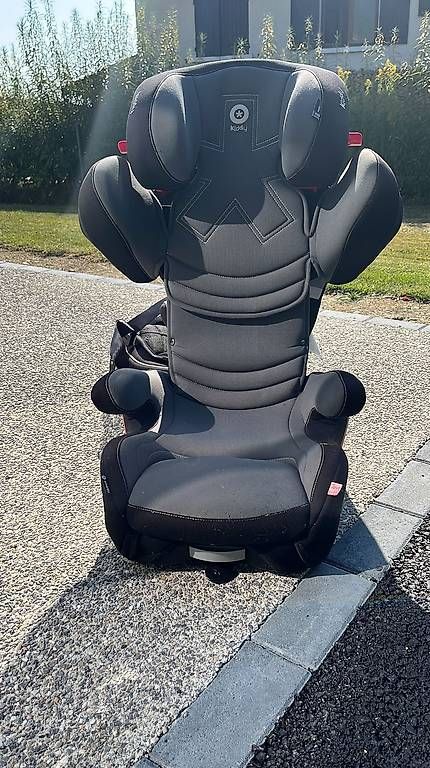 Seggiolini per auto: Siège auto isofix pour enfant  – Usato da Plan-les-Ouates venduto da nen_t6vg