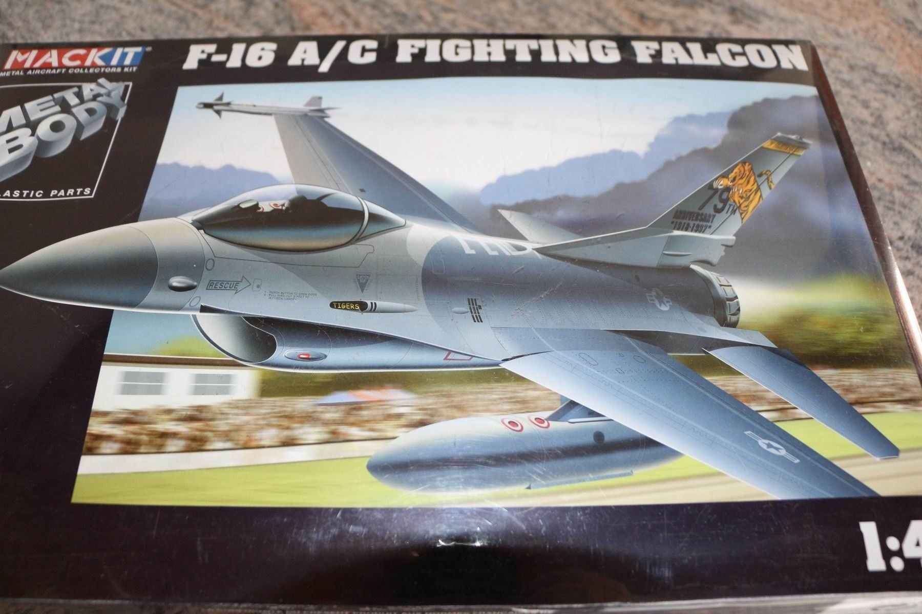 Kit di modellismo & Modellini statici: F-16 A/C Fighting Falcon 1/48 MackIT – Nuovo e nell'imballaggio originale da Mörschwil venduto da Ferrari-V8 5