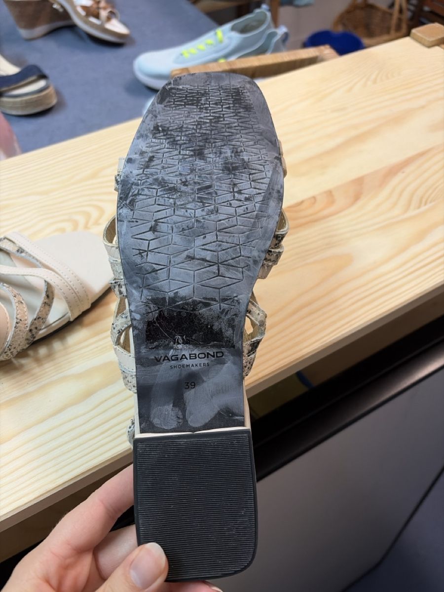 Vagabond Scarpe da donna: Sandalen in Schlangenoptik – Usato da Rütihof venduto da liv_k2bp 3