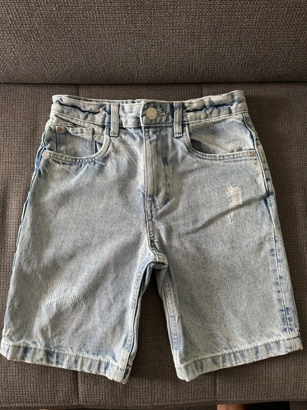 C&A Pantaloni: C&A kurze Jeans slim Gr. 146 – Usato da Boppelsen venduto da KASIBO