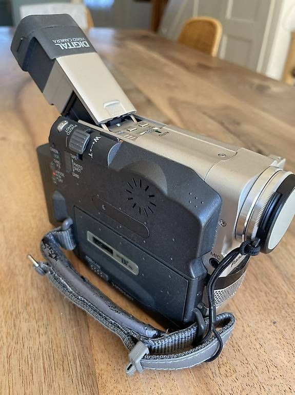Videocamere: Digital Video Camera Panasonic – Usato da Zürich venduto da Razzo1 1