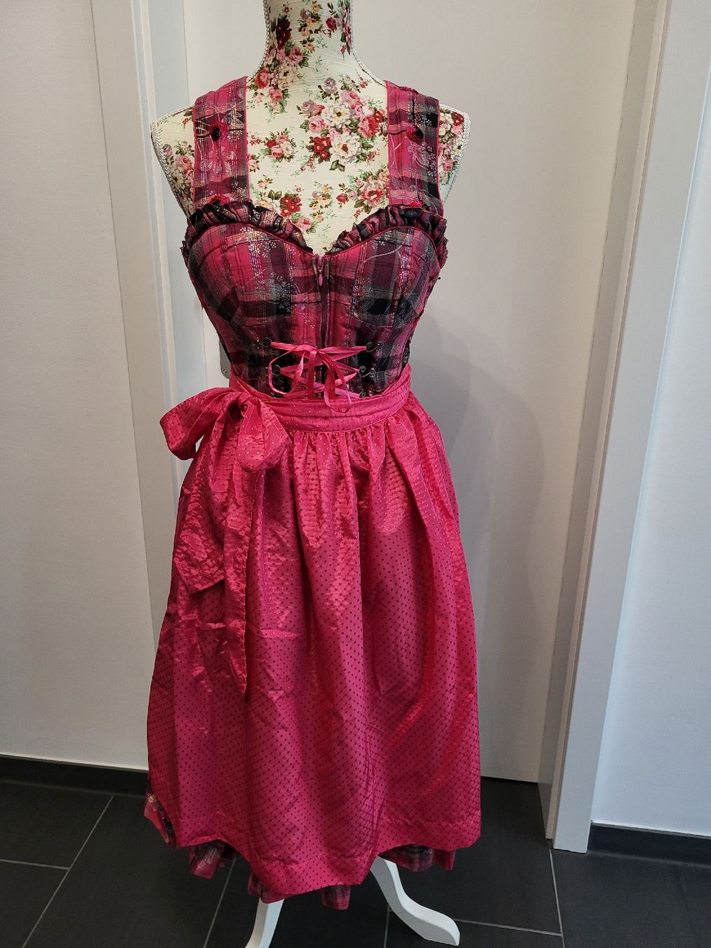 Kleider: hübsches Dirndl – Gebraucht aus Matzendorf von hauli2