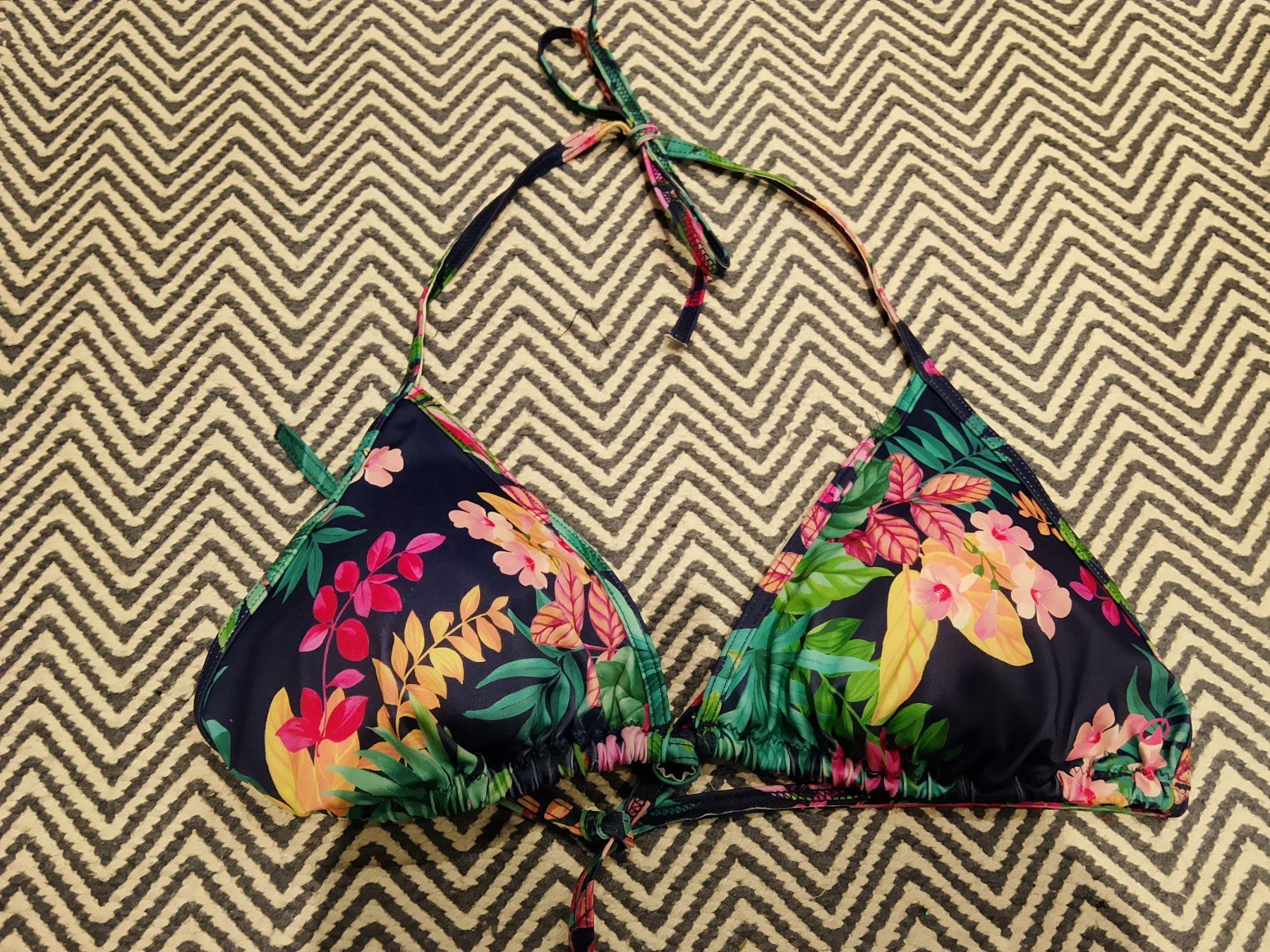 Costumi da bagno & Bikini: Bikini Oberteil Blumenmuster Grösse M neu – Nuovo (secondo la descrizione) da Bellikon venduto da MellonCollieMitTwint