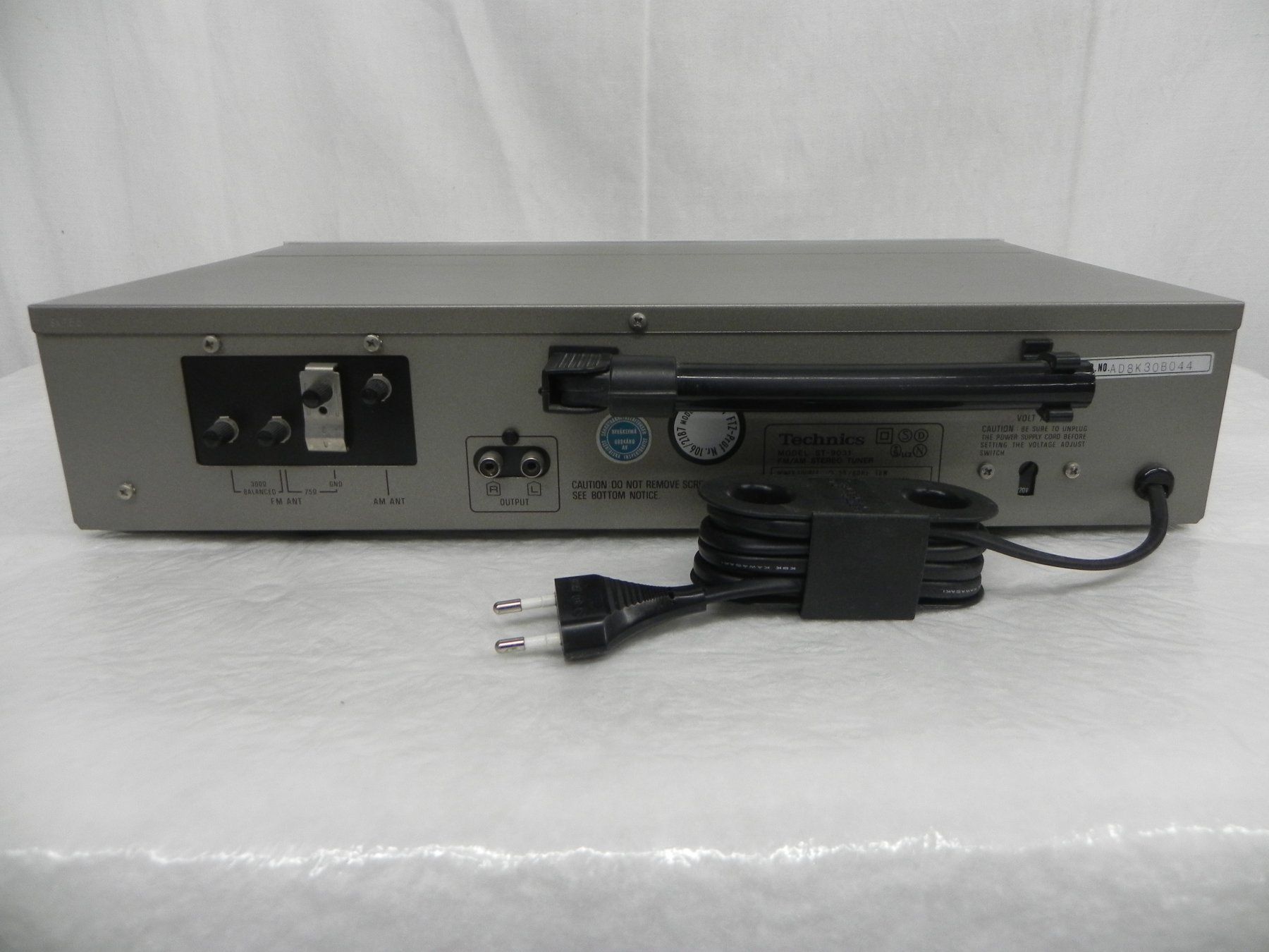 Technics Radio: Technics Tuner ST-9031 Revidiert Total Liquidation – Usato da Basel venduto da Life-Style-Art 8