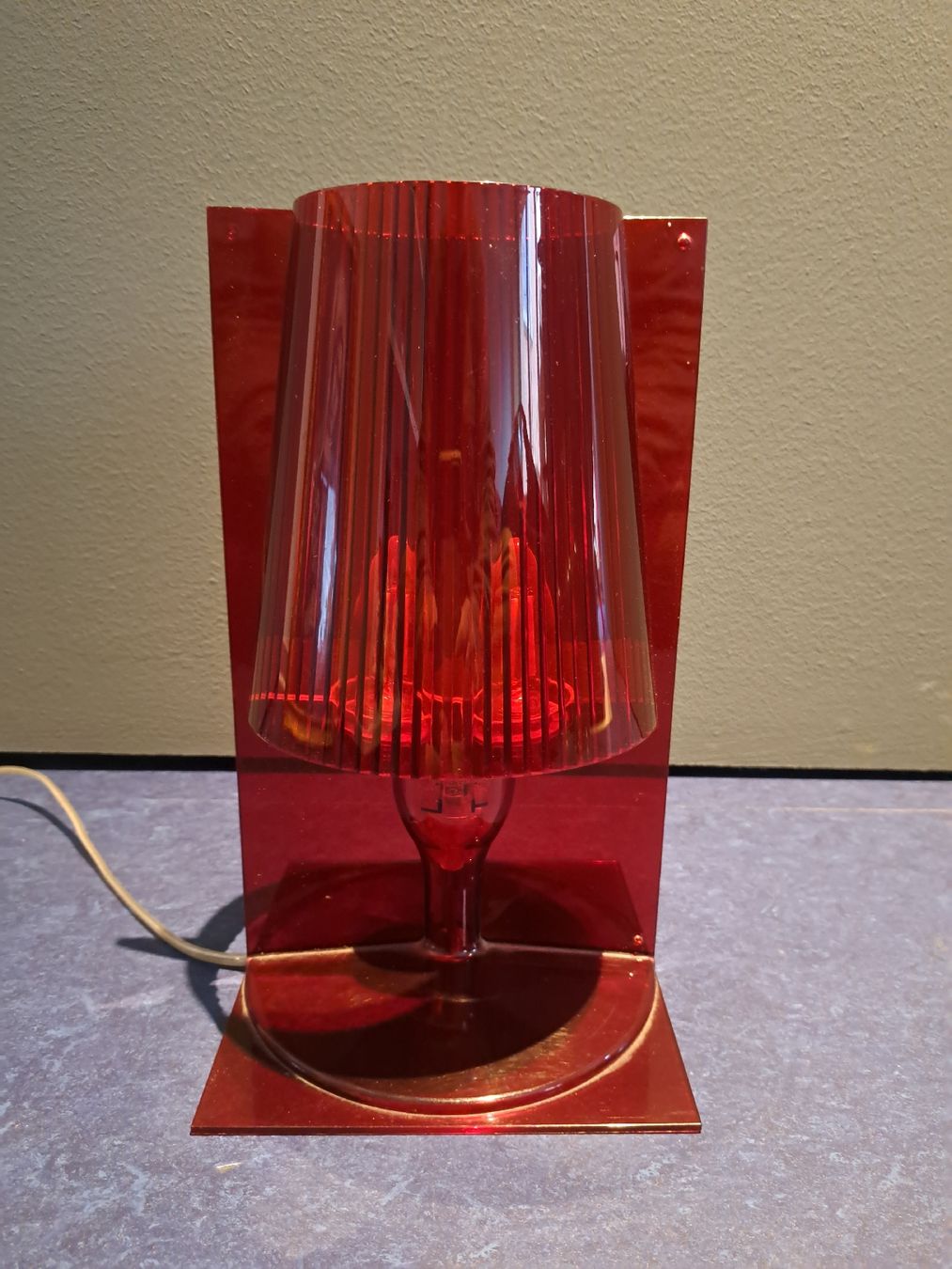 Kartell Lampade: Kartell Take Tischleuchte rot – Usato da bad zurzach venduto da jue_5xhl 2