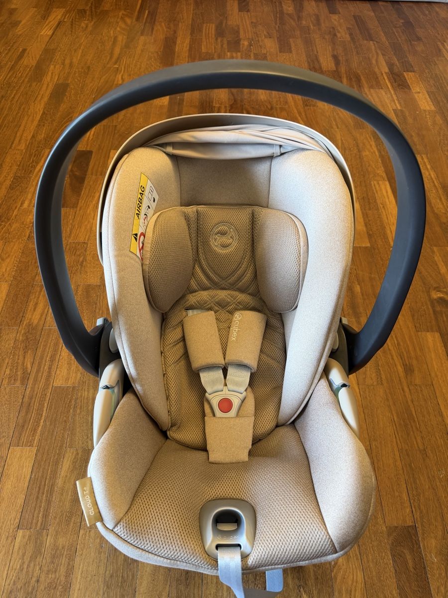 Cybex Seggiolini per auto: Cybex Cloud T I-Size Babyschale - 3 Monate alt  – Usato da Luzern venduto da allan_ke