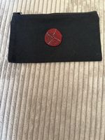 Pochette nera con decorazione in perline