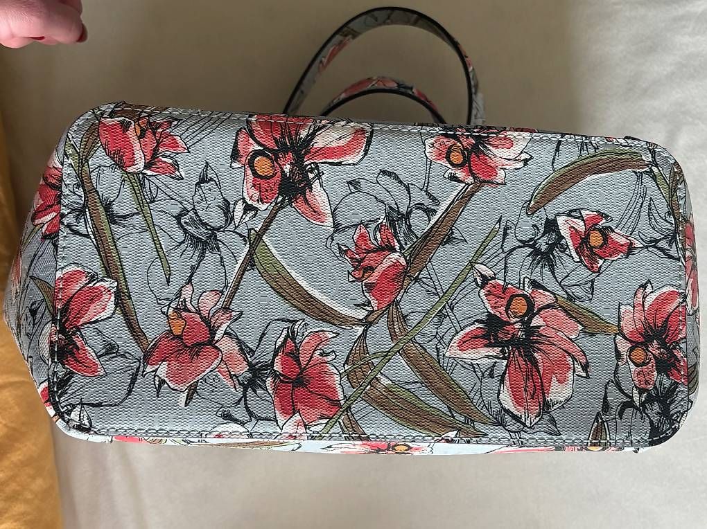 Guess Borse da donna: Sac Guess NEUF – Nuovo e nell'imballaggio originale da Cossonay-Ville venduto da ale_k9mh 4