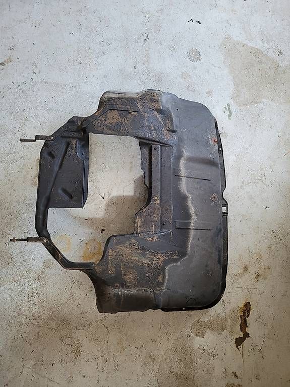 VW Tutti pezzi di ricambio auto: Unterbodenschutz VW T4 – Usato da Rickenbach LU venduto da kel_2zfz 1