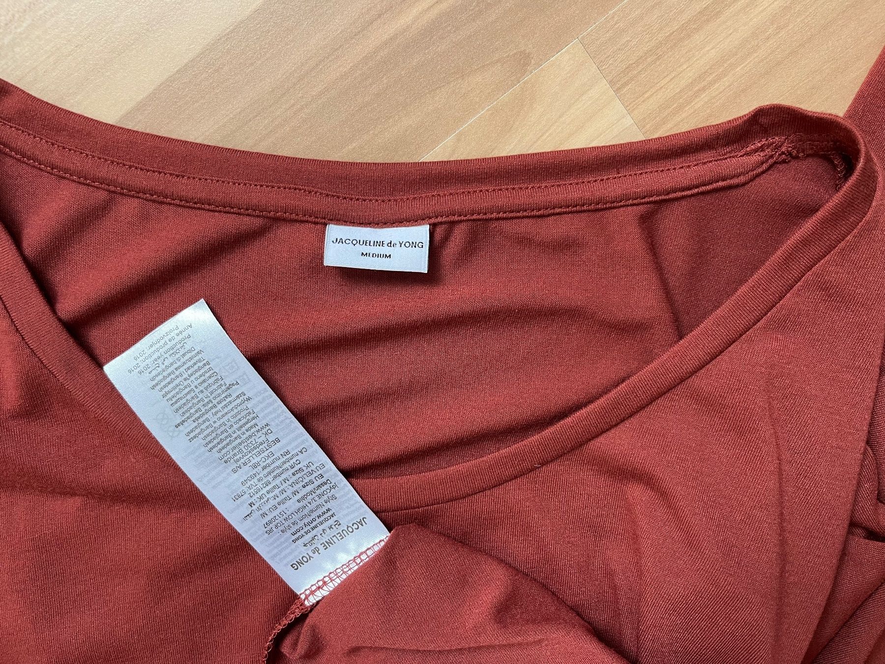 T-shirt: Neues Long Shirt, in trendfarbe – Nuovo (secondo la descrizione) da Oetwil an der limmat venduto da Sual 2