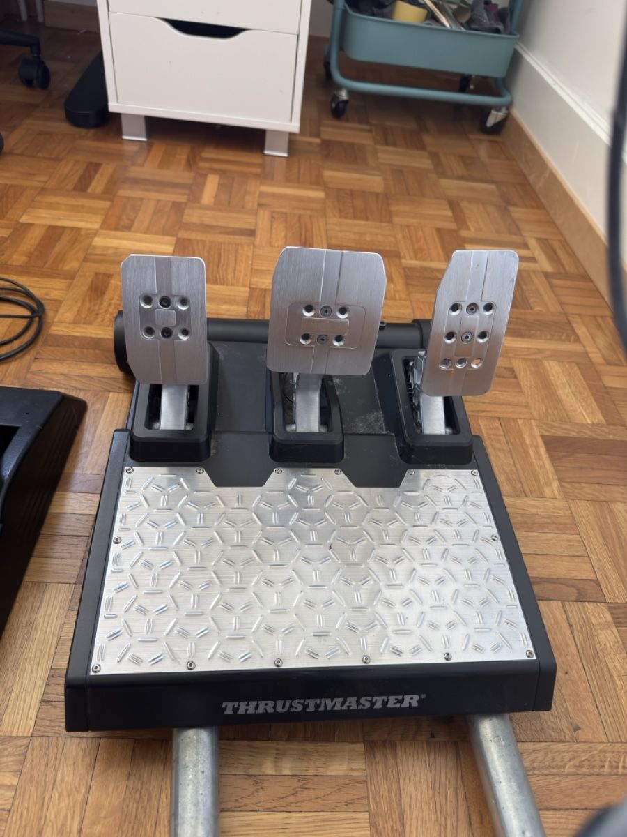 Thrustmaster Controller: Setup racing, volant Ferrari et pédales thrustmaster – Usato da Châtel-St-Denis venduto da Yellow_wait_ 2