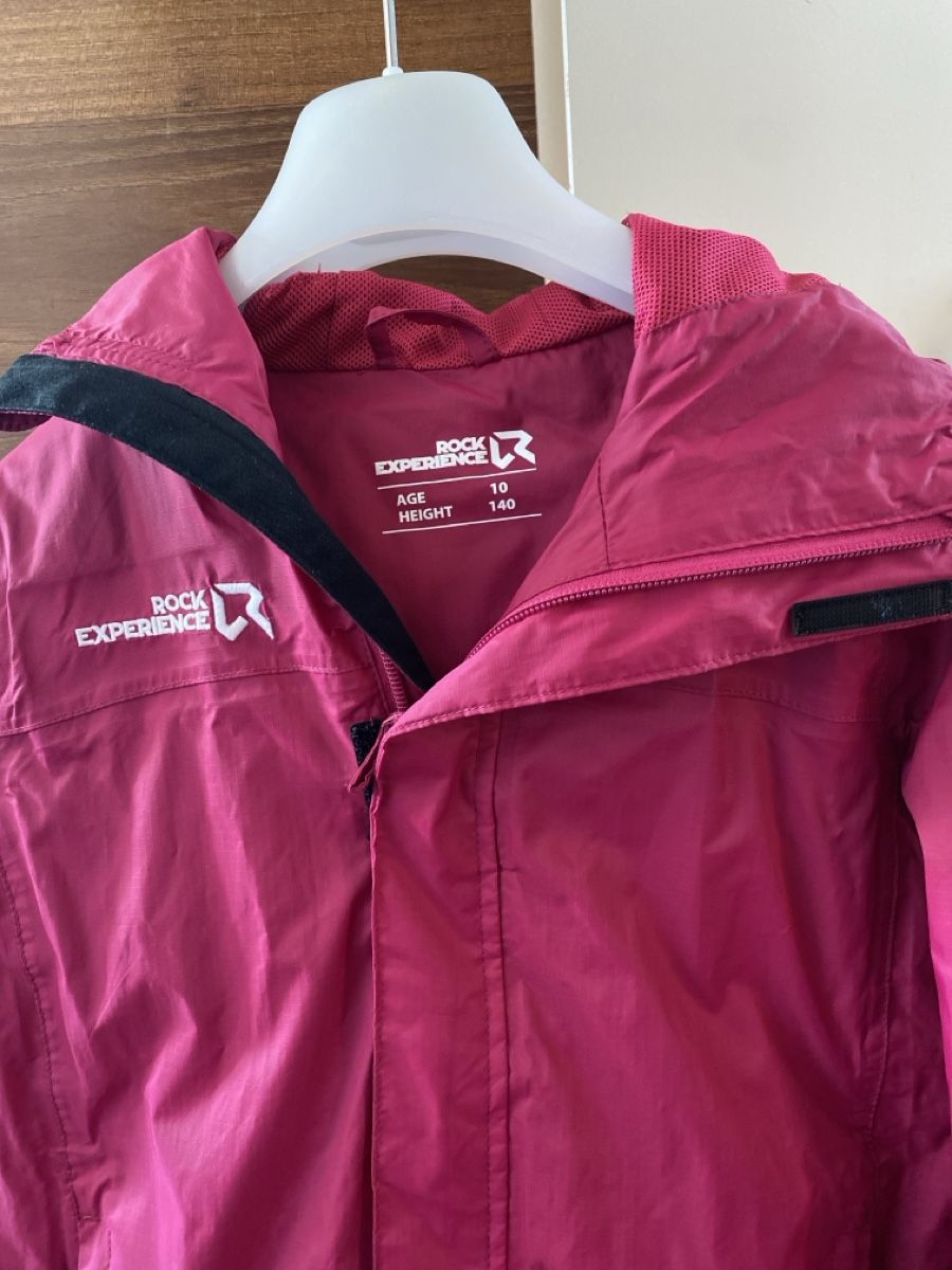 Giacche & Cappotti: Regenjacke Mädchen 140 – Usato da Maloja venduto da liv_5gzx 1