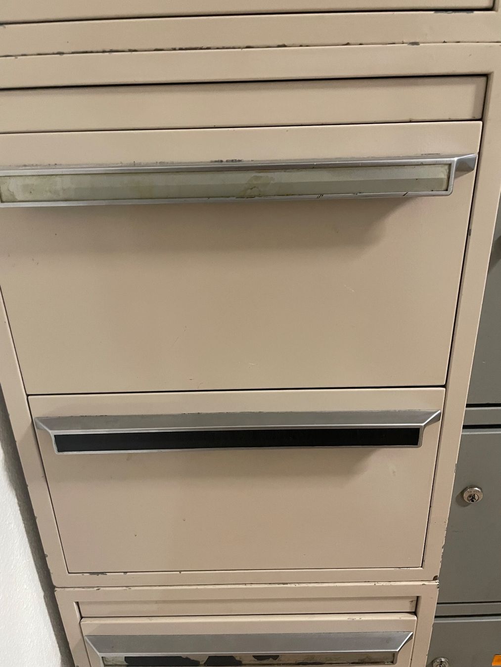Bigla Kommoden: Meuble de bureau Bigla – Gebraucht aus Sion von aud_96b6