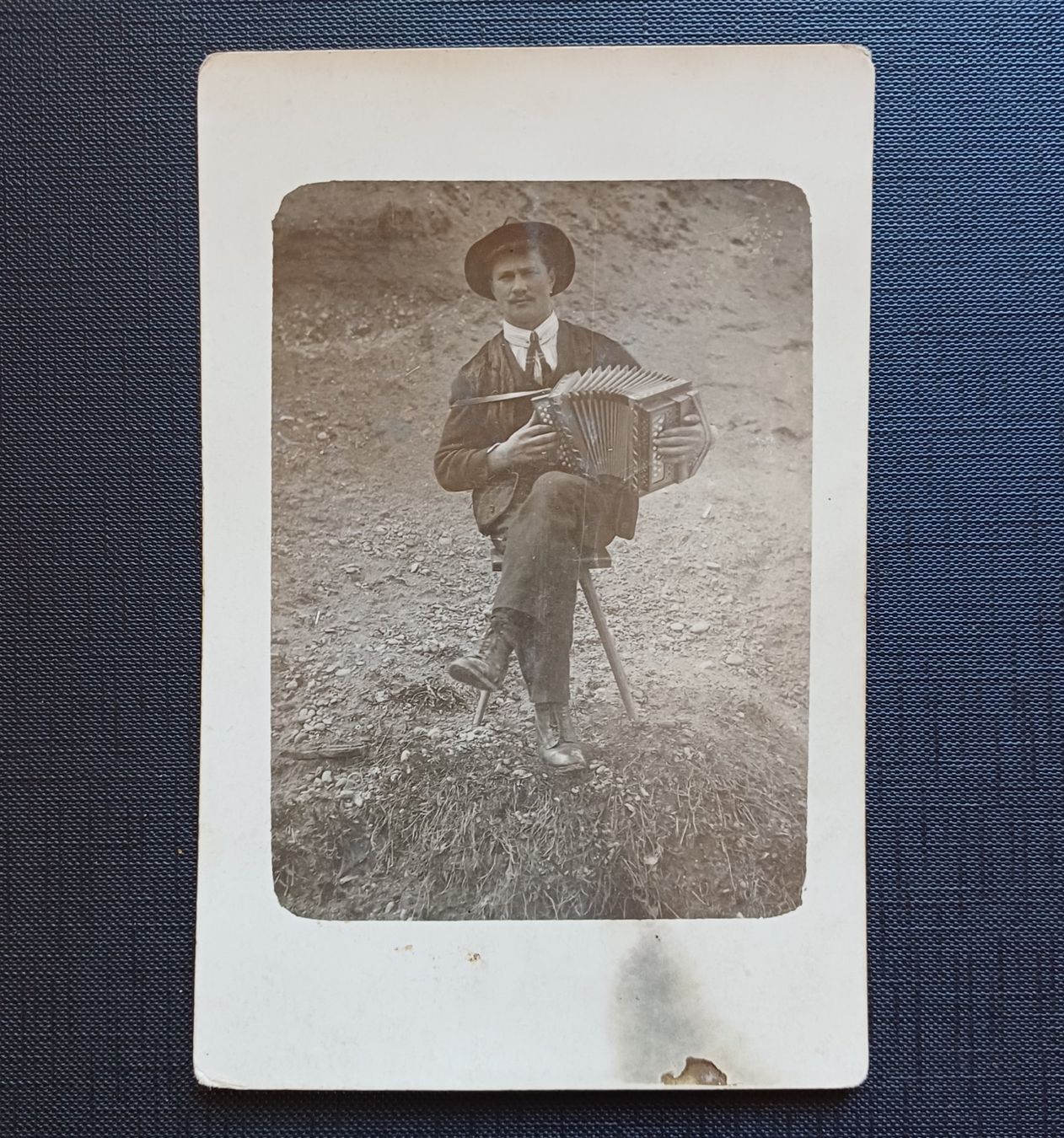 Cartoline postali: AK Brauchtum ,,SCHWYZERÖRGELI,, Handorgel 1922 – Usato da Brittnau venduto da simionius