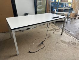 schönes edles LO Lista Office Tisch Schreibtisch in weiss