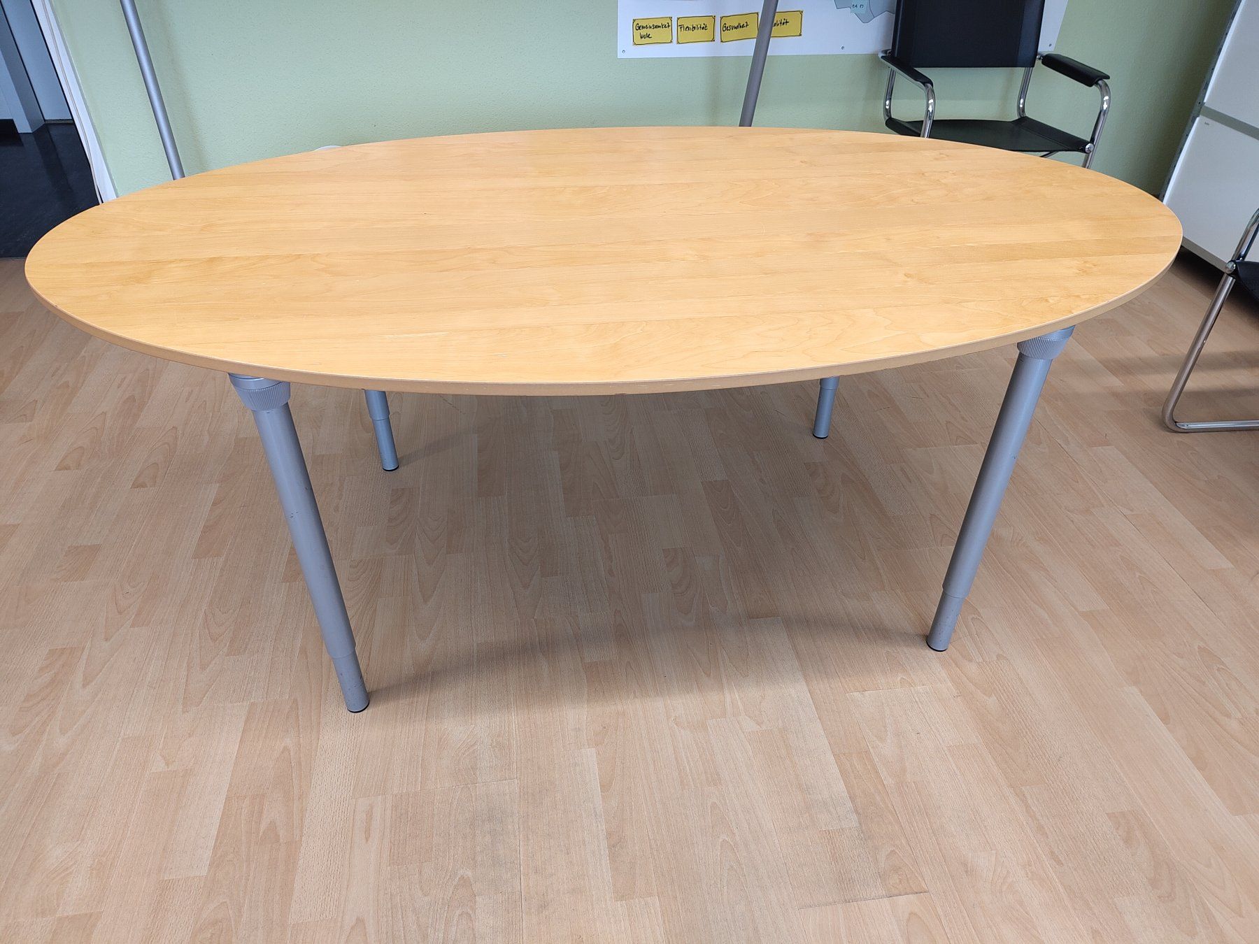 Ikea Tables: ovaler Sitzungstisch mit Eichenfurnier – D'occasion à Zürich par ghofer7 1