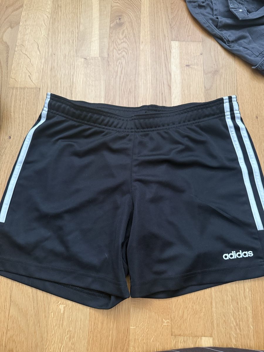 Adidas Pantalons: Shorts Adidas – D'occasion à Kriens par tullia-07