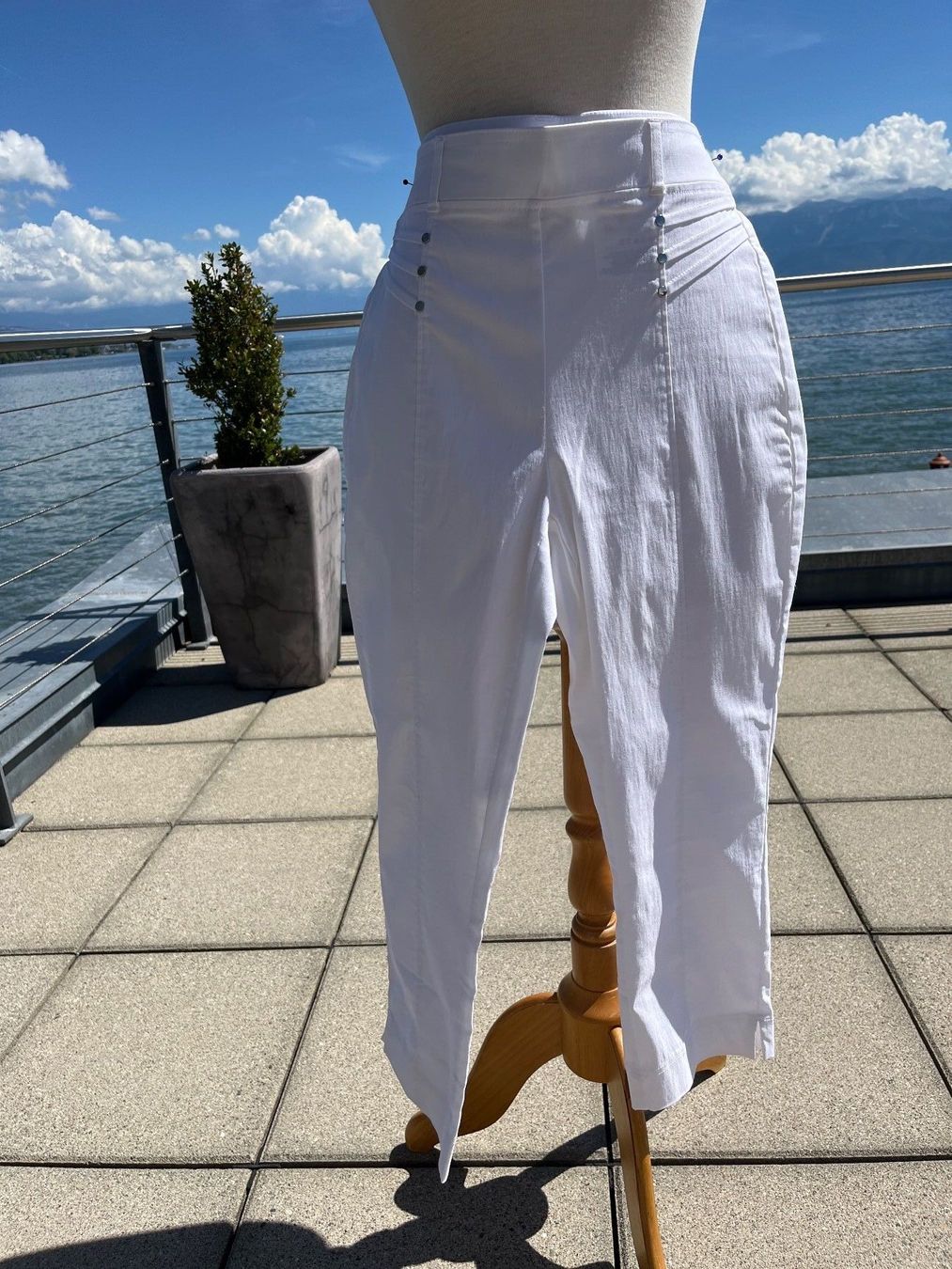 Hosen: Pantalon 3/4 blanc – Neu (gemäss Beschreibung) aus St-Sulpice VD von Twin5 3
