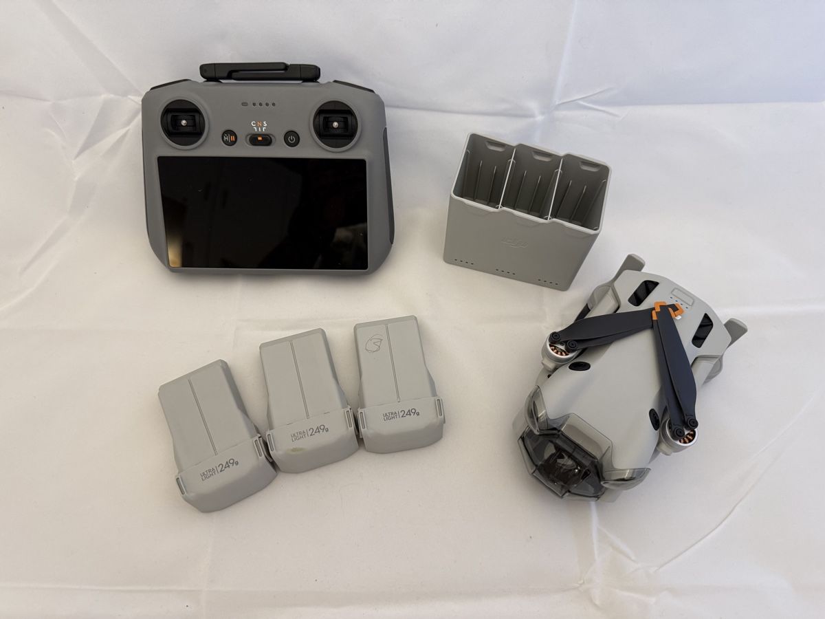 DJI Camcorder: Drohne DJI Mini 4 Pro Fly More Combo neuwertig – Neu (gemäss Beschreibung) aus Schöftland von TheMunty 2