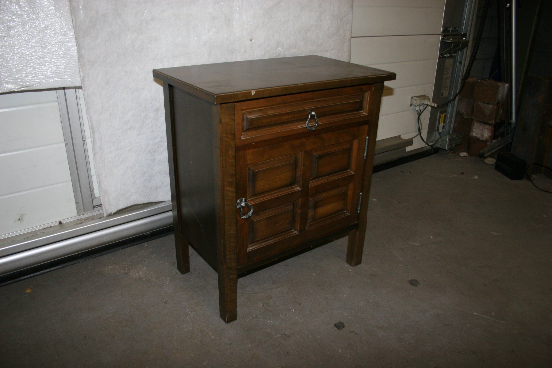 Comodini: Spanisch katalanische kleine Kommode Nachtisch Sideboard – Usato da Wädenswil venduto da tome70 2