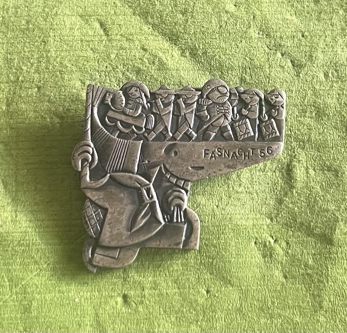 Basler Placchette & Badge: Basel 1956 Silber Fasnachtsplakette – Usato da Itingen venduto da Bebbi6569