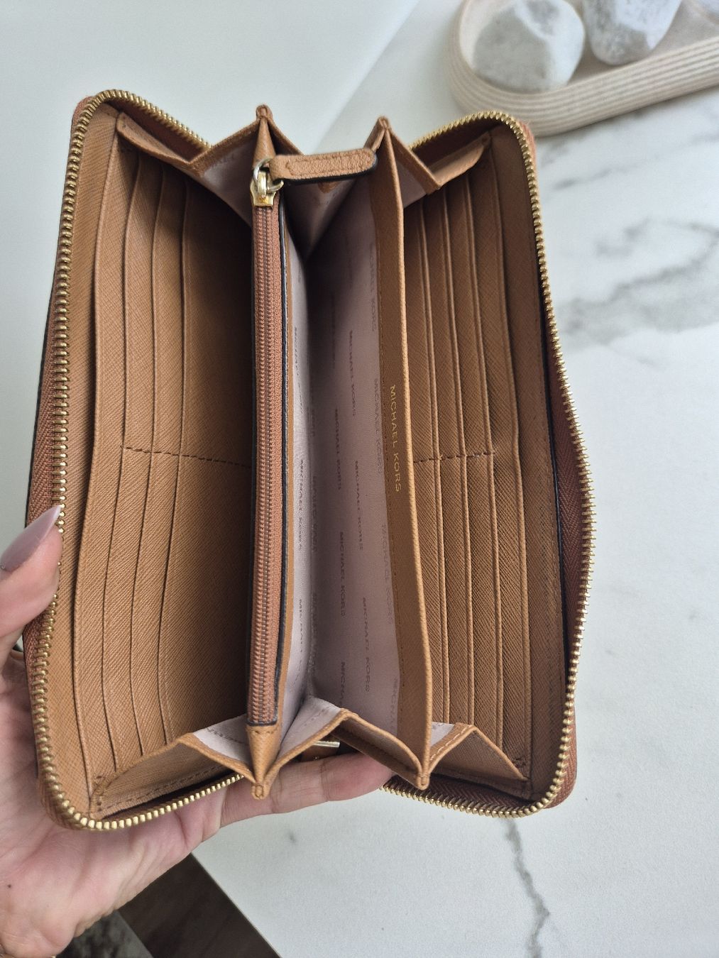 Michael Kors Portamonete: Michael Kors Jet Set Travel Wallet – Usato da Weisslingen venduto da Airgate 2